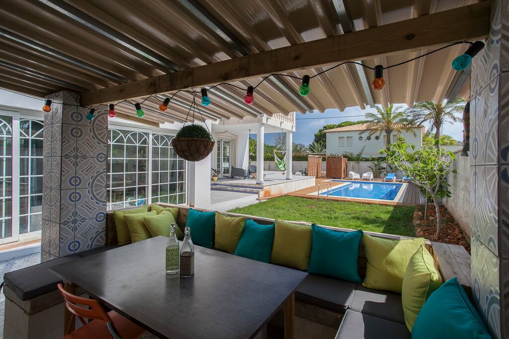 Outdoor kitchen