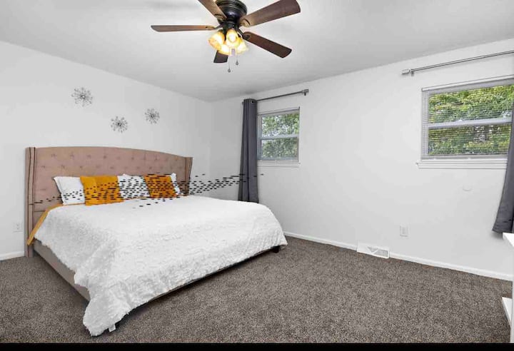 Modern and Comfortable Home w/ 2 Car Garage