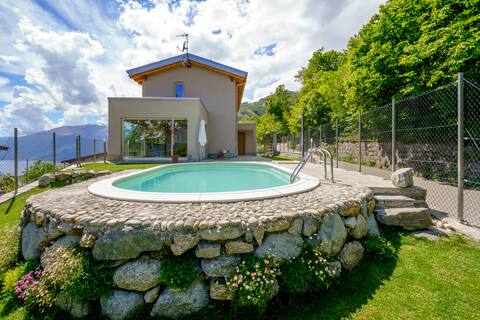 Casa Monia with swimming pool and beautiful view of Lake Como