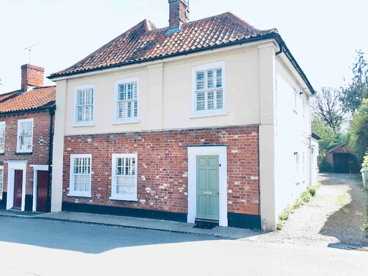 Bright and beautiful North Norfolk home from home. Houses for Rent in