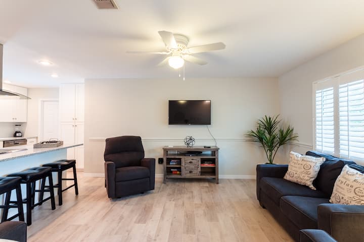 Beautiful Home Near Siesta Key With Heated Pool - Florida