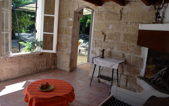 Mazet - Small Stone House - Ibis Budget Avignon Nord