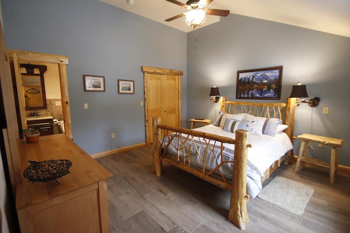 Hawkeye: seconda camera da letto con letto matrimoniale e bagno completo.