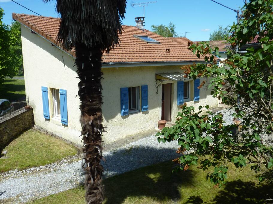 Maison depuis jardin