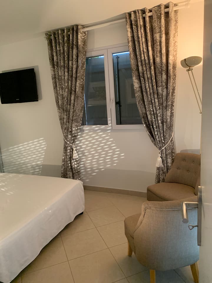 Chambre Privee De Villa Avec Terrasse. - La Londe-les-Maures