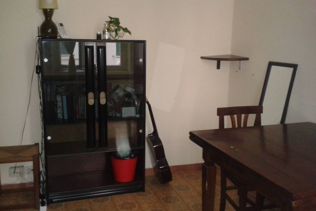 Private bedroom: another closet and big table