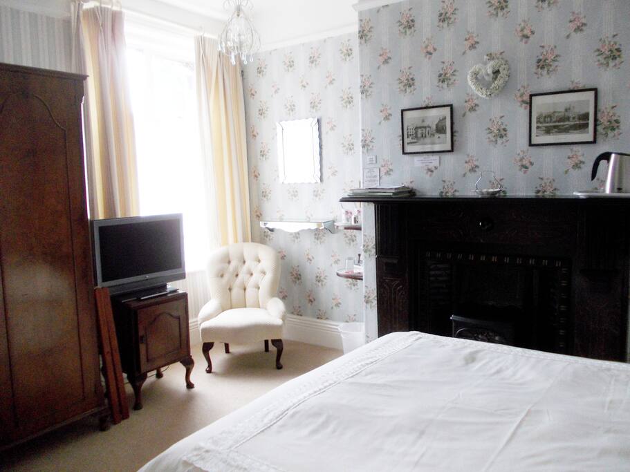 Room 1. Good size flat screen TV with Freeview