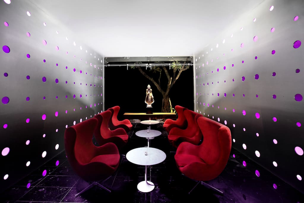 Champagne Lounge