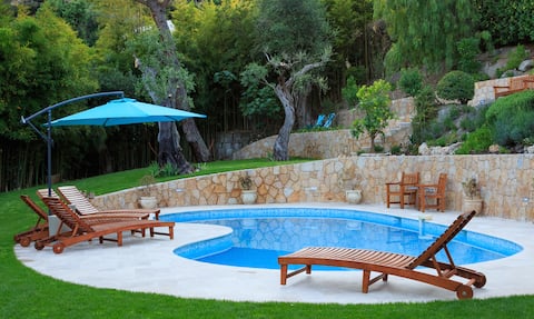 Charming Biot villa, sleeps 8.