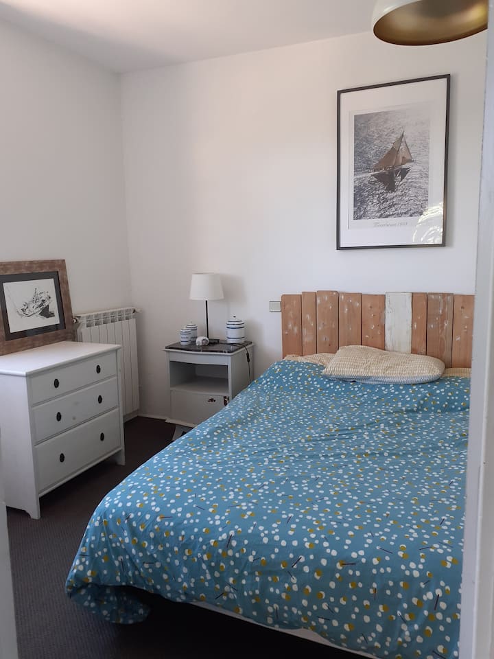 חדר שינה 1 מיטה זוגית