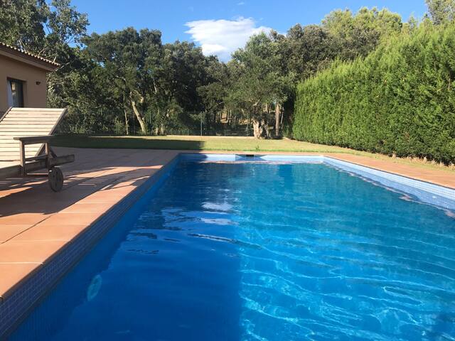 Espectacular Casa con Piscina en Golf Peralada gallery image 3