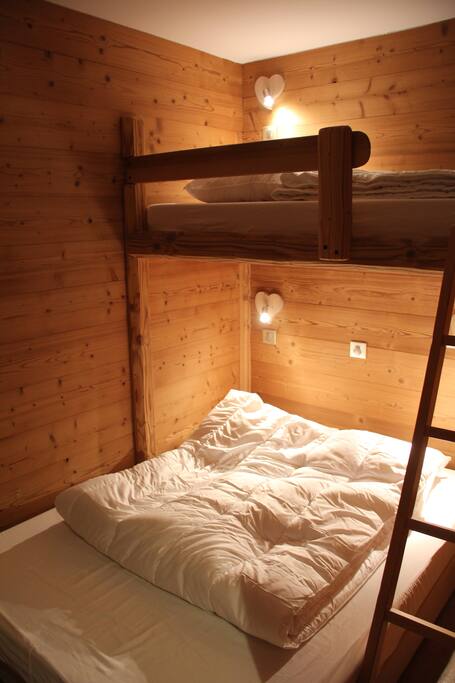 Chambre Grand lit 2 places + lit mezzanine 1 place
