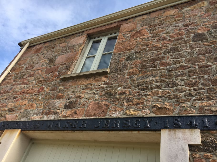 Converted c1841 traditional Jersey granite barn
