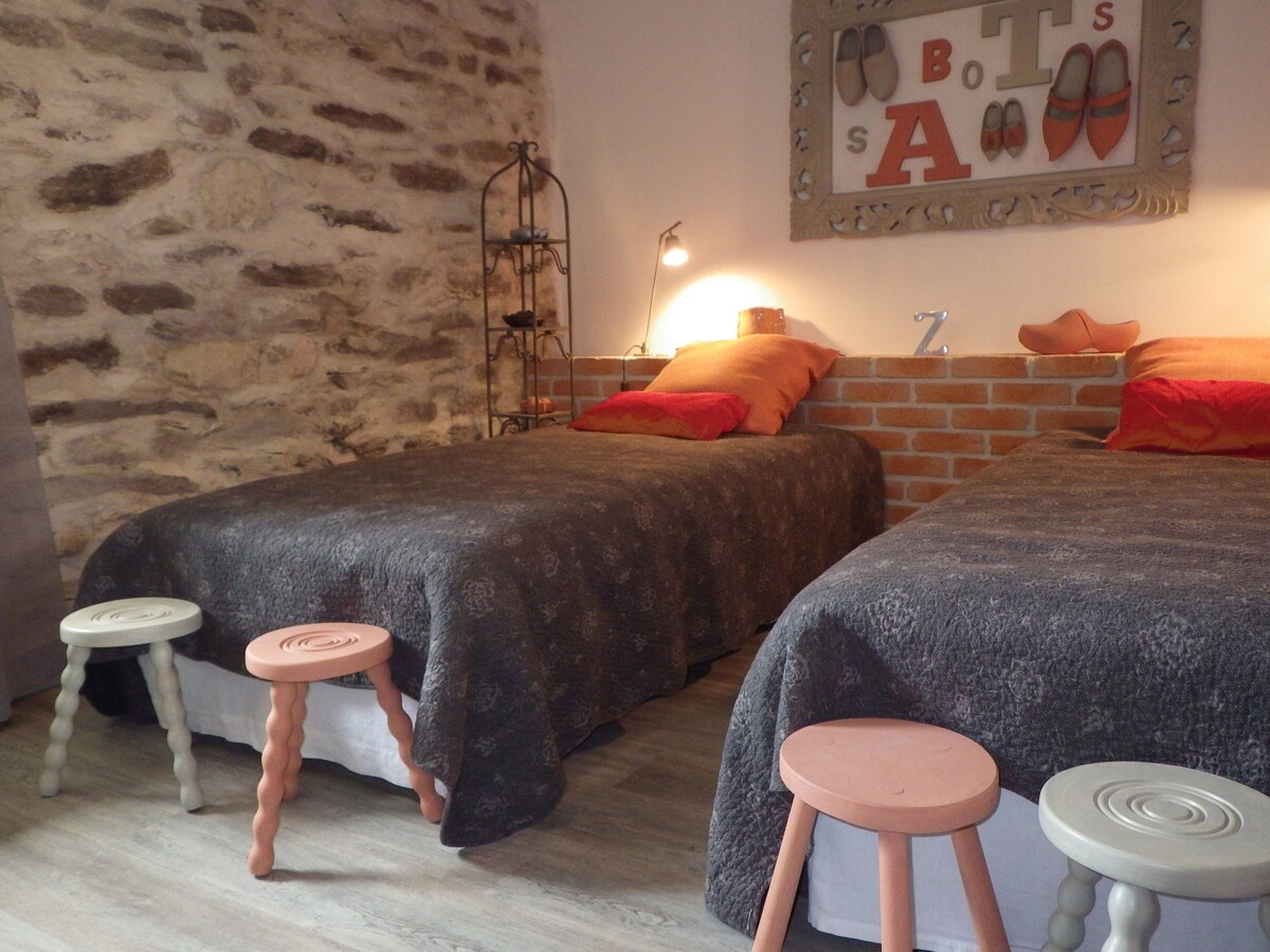 Ružová upchatá miestnosť