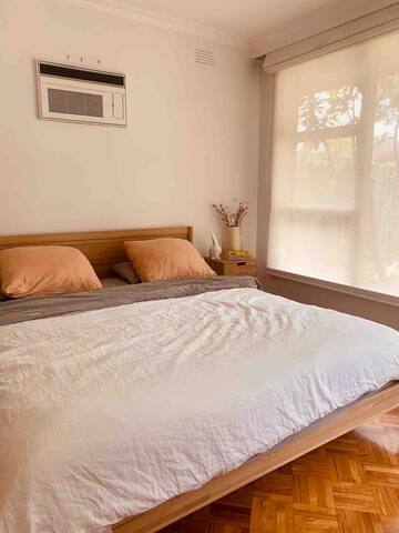 Large and bright house in quiet central location gallery image 3