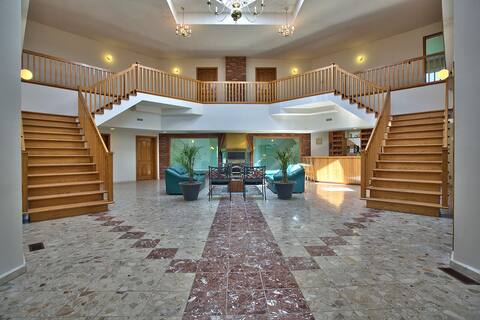 Grand Villa Estate
