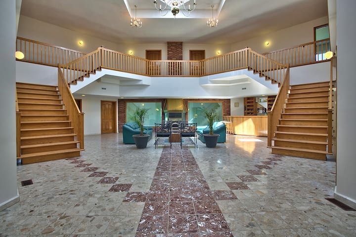 Grand Villa Estate