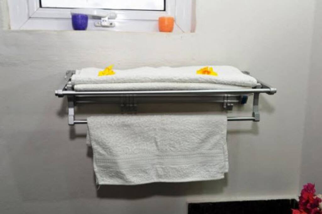 Mo Residence Twin Bed Room - Towel