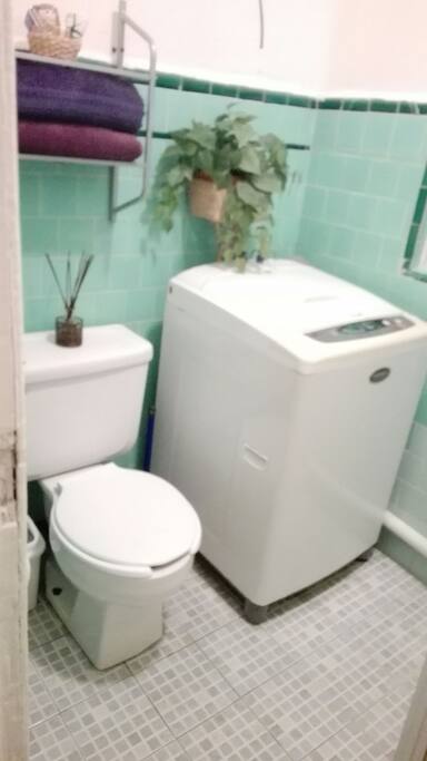 Baño compartido con servicio de lavadora