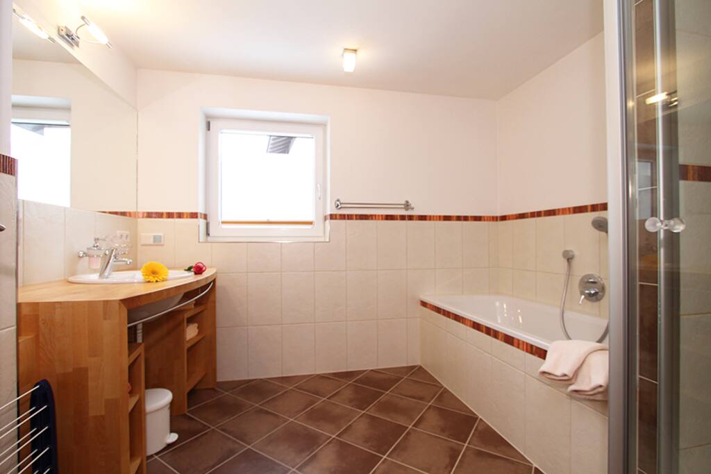 großes Badezimmer