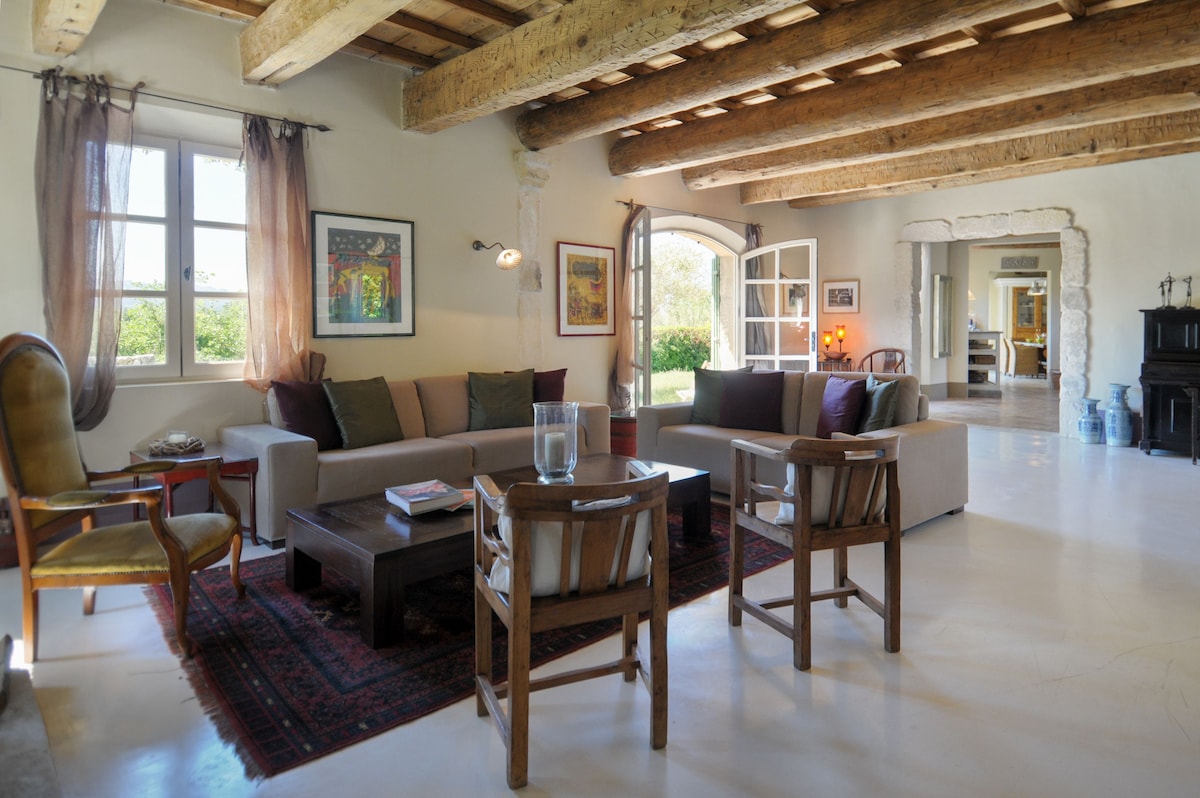 Successful Airbnb property: Beautiful traditional French Mas in Saint Rémy De Provence