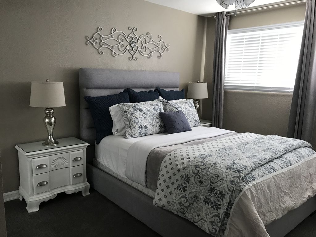 Slaapkamer 1 queensize bed 