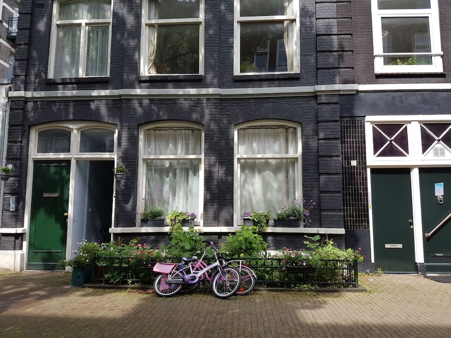 traditional Amsterdam style house