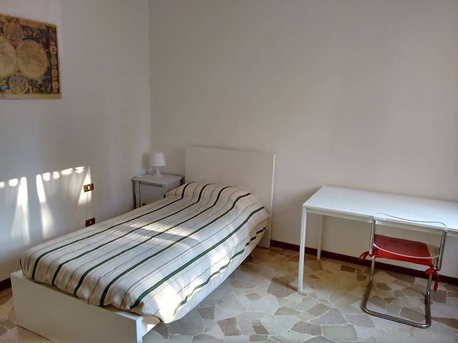 Letto e scrivania