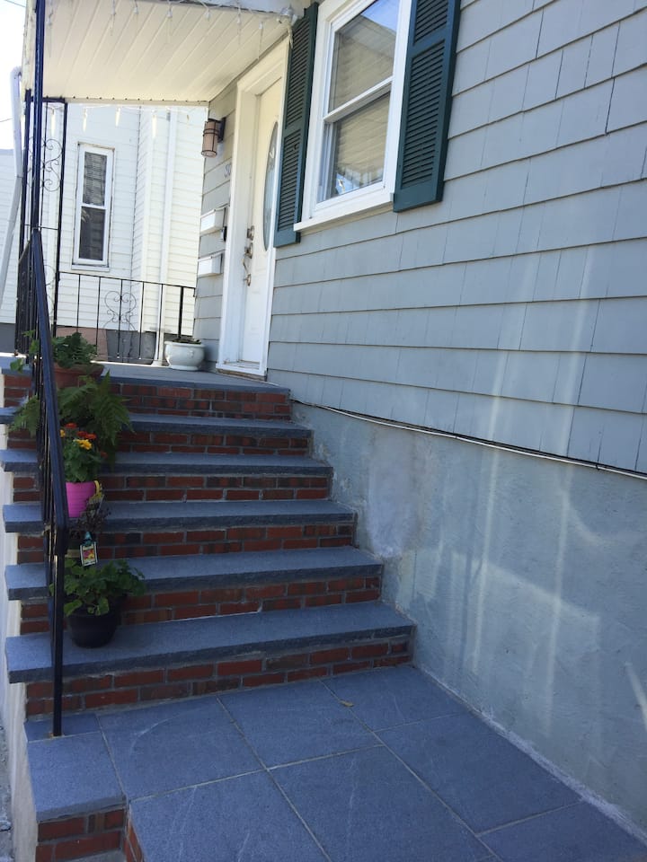 ENTIRE APARTMENT 3 BEDROOM CLOSE TO BOSTON