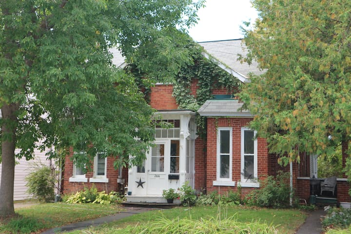 Airbnb Arnprior Vacation Rentals Places To Stay Ontario