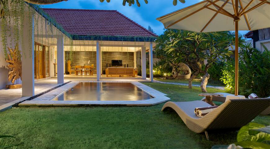 Bora Villa in the center of Oberoi