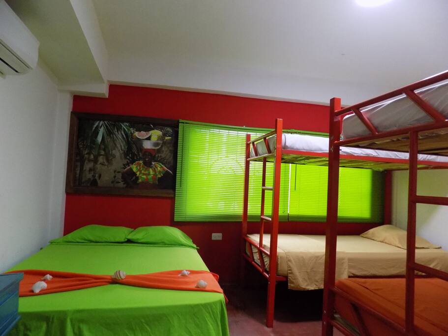 Habitación sextuple_ dos literas y 1 cama doble.