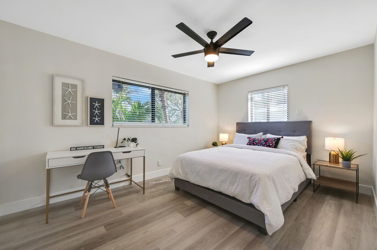 无地毯，第二间客房配备全新标准双人床/床垫，全白色， 680个威胁超级柔软的床单、被子和书桌，如果您有心情 