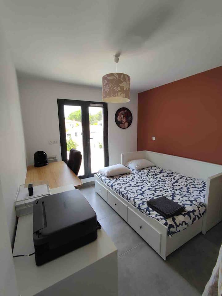 Habitación 3 con escritorio