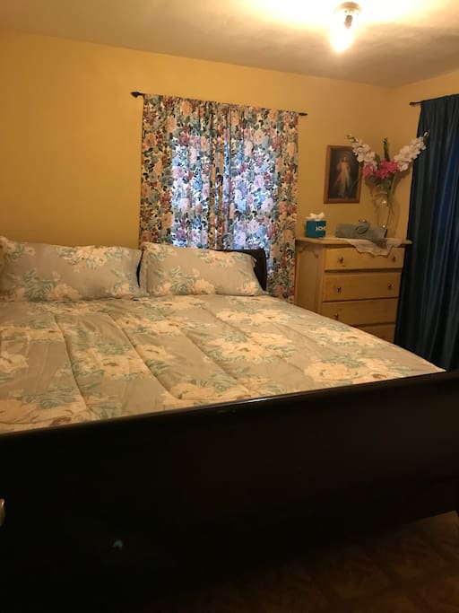 King size bed room