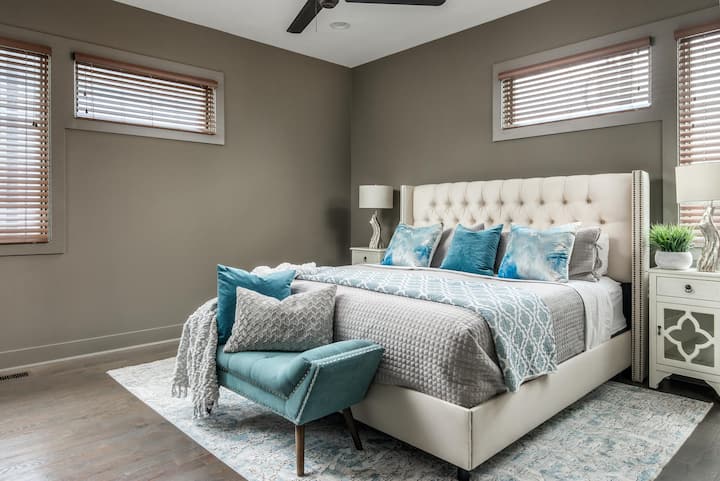 This is the other Master Suite...exact same layout...just different color palette...