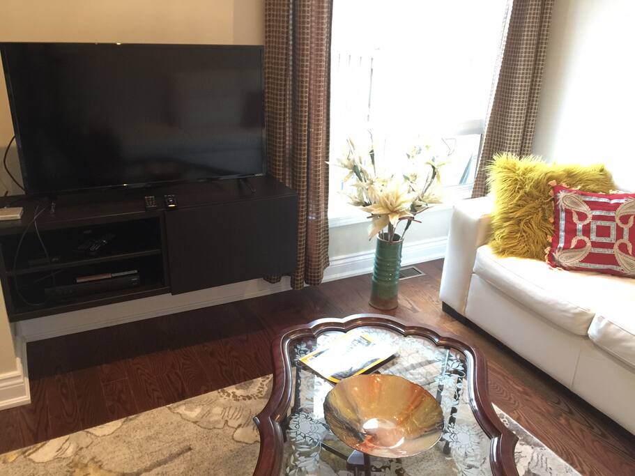 Smart TV with Free Wifi and Cable TV