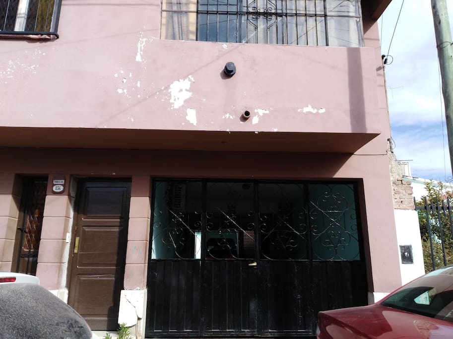 La puerta de entrada de la casa