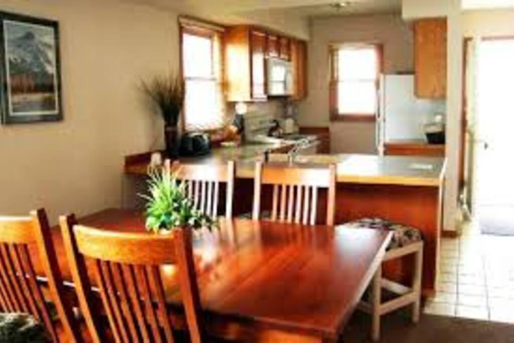 Airy living, dining and kitchen space
