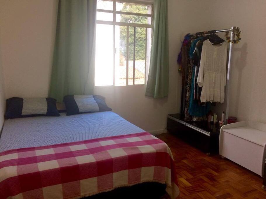 Quarto 1: Cama de casal