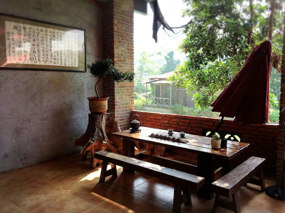 大厅角落的小茶桌,适合三两好友泡茶聊天