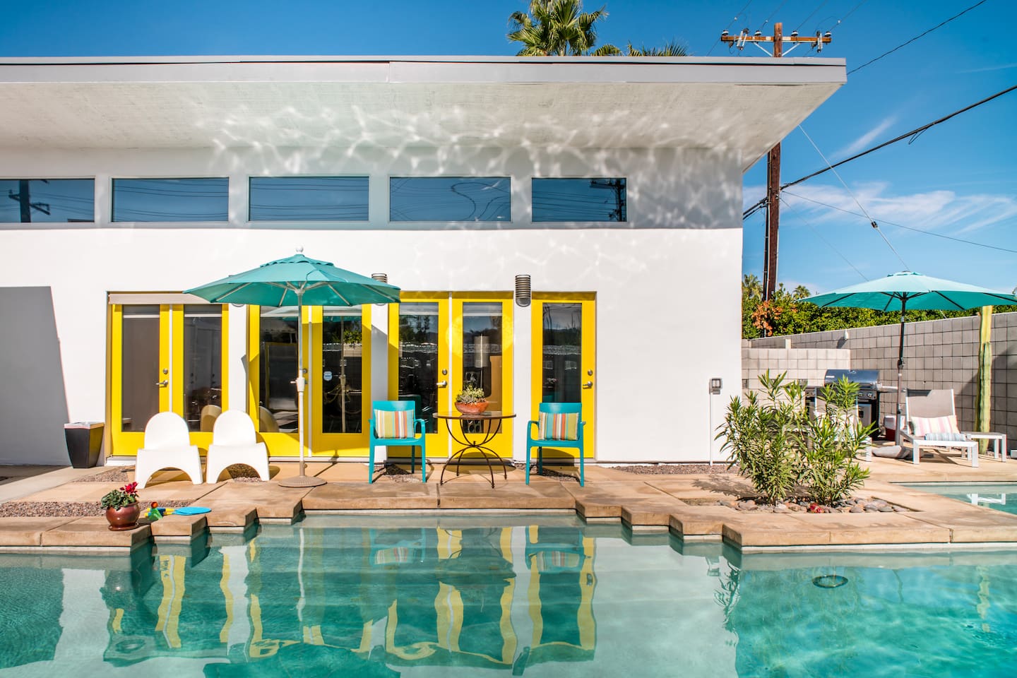 Wow! This is a truly dreamy Palm Springs Airbnb. You have to see the pictures!