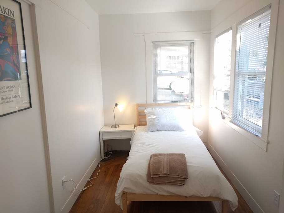Second bedroom with twin bed