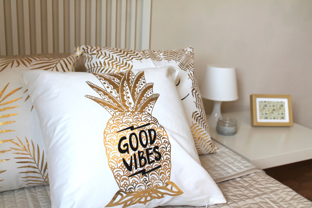 Dvojposteľová spálňa na hlavnom poschodí (manželská posteľ)