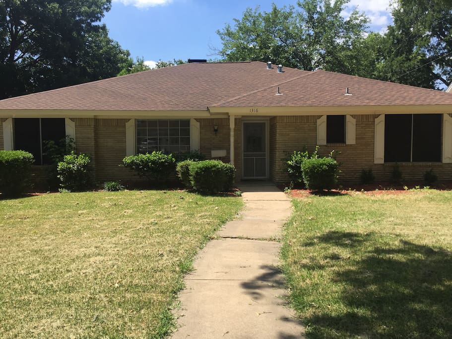 Front of the house located in a very safe and quiet neighborhood.