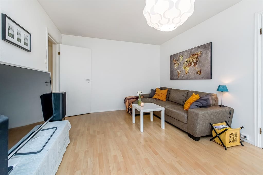 NB: Picture of room outlay. I have new furniture now. Room is heated with radiators in winter for comfortable indoor humidity. No more dry throat and eyes! Bed linens, duvet and orthopedic pillow are provided.