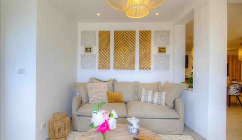 Annonce Airbnb populaire: Beautiful sea view rental 6 people private pool à Sari Solenzara
