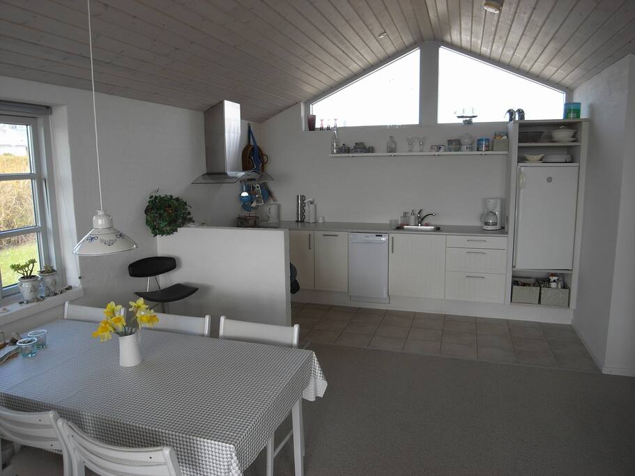 Køkken set fra stuen