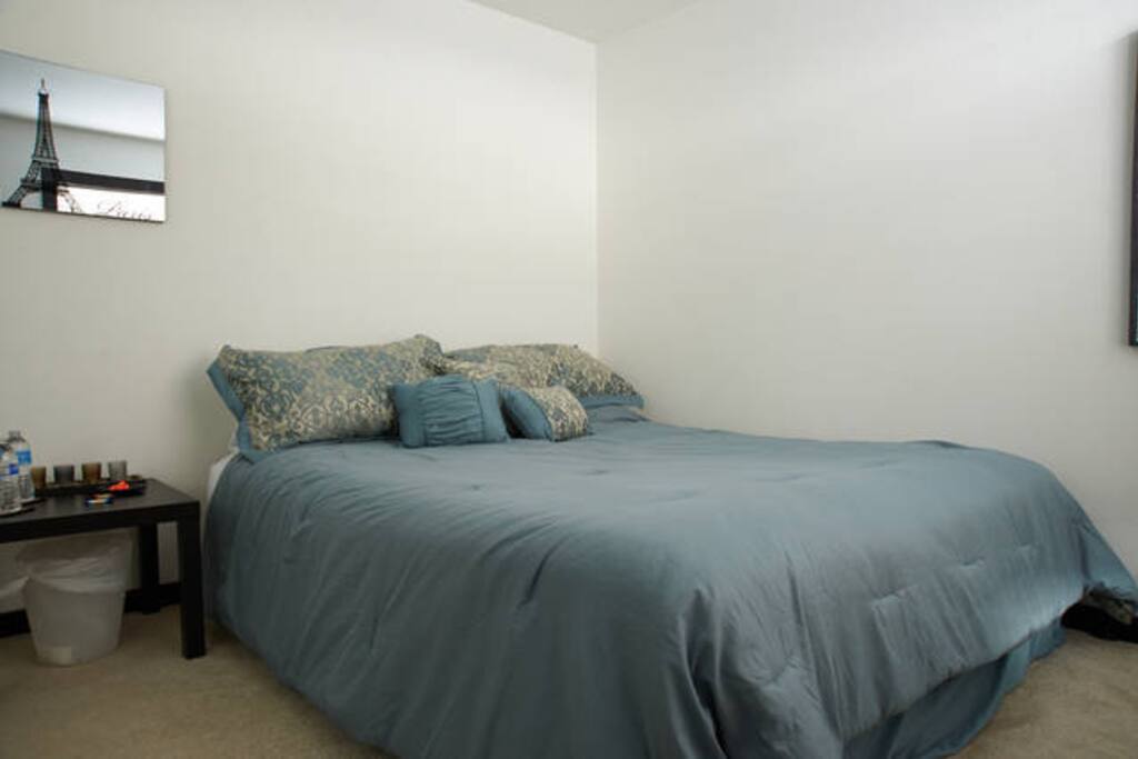 Cal-King Bedroom - 1st floor