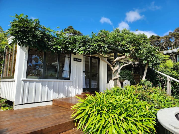 The Cottage Watersedge Guesthouses for Rent in Raglan, Waikato, New